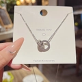 Collana a doppio anello in acciaio al titanio argento con numeri romani e zirconi - Stile Doppio Anello con Zirconia e Numeri Romani (X432) / Argento