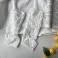 Chaussettes mi-mollet en dentelle blanche à fleurs roses pour un style Lolita vintage - Taille unique / Blanc