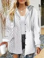 Dettaglio del cardigan in maglia con cappuccio con motivo a quadri e bottoni neri - Modello 9 (Plaid Bianco Grigio Aspetto Maglia)
