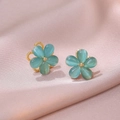 Orecchini dorati con petali in pietra occhio di gatto blu su sfondo di seta color champagne - Stile Fiore Rotante Blu (E0883) / Oro