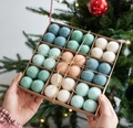 Sortierte bunte Filzkugeln in Schachtel, ideal für Christbaumschmuck und DIY Festtagsdeko. - Weihnachts-Filzball Stil H