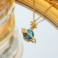 Colgante Saturno dorado con motivo de cielo azul y cristales brillantes - Estilo Saturno Galaxia Azul Zircón (C517 Dorado)