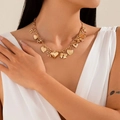Collar de capas en acero de titanio dorado con colgantes de corazón, lazo y candado - Estilo de Colgantes Múltiples Dorados (Corazón Lazo Cerradura)