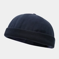 Detalle de gorro docker azul marino con borde enrollado de punto acanalado en negro - Azul marino