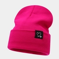 Détails du tricot d'un bonnet rose fuchsia avec un logo cœur sur le bord replié - Taille unique / Style avec Étiquette Coeur / Rose rouge