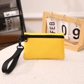 Porte-monnaie en polyester jaune avec dragonne et fermeture éclair noire résistante - Jaune