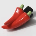 Barrette à cheveux piment rouge avec tige verte en résine lisse sur fond blanc épuré - Piment / Double Piment