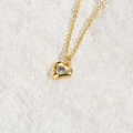 Gouden hartketting met heldere zirkoon hanger aan een minimalistische O-ketting - Hart Hexagram