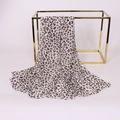 Elegante sciarpa in chiffon beige con stampa leopardata classica su gruccia dorata - XQ295 2# Bianco Sporco Leopardo