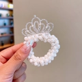 Elegante goma de pelo con perlas blancas para niñas con corona plateada y diamantes de imitación - Corona de corazón