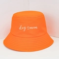 Leuchtend oranger Fischerhut aus Baumwolle mit weißem Dog Mom Schriftzug und Pfote - Orange