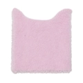 Detailansicht der rosa flauschigen Katzenohren-Mütze mit weicher Plüsch-Strickstruktur - Rosa
