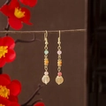 Longues boucles d'oreilles pampilles dorées avec perles colorées de style chinois - Long Vintage Perlé Multicolore (E4365-1)