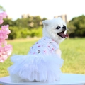 Détails d'imprimé cerisier et tutu en maille multicouche sur robe blanche chien - L (Poitrine 45cm 3.5-4.5kg) / Robe Fleur de Pêcher Blanche