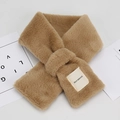 Écharpe en fausse fourrure de lapin camel clair avec design croisé et étiquette - Adulte / Kaki
