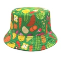 Détail d'un chapeau bob vert avec motifs de légumes colorés comme carottes et poivrons - M (56-58cm) / Vert