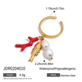 Goldener Edelstahlring mit rotem Korallenanhänger, Fisch und weißer Perle - Fisch Koralle Perle Offener Ring (JDR0204010)