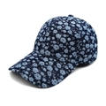 Vue détaillée du motif floral et des coutures fines sur la casquette de baseball en jean - M (56-58cm) / Bleu marine