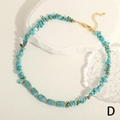 Dettaglio della collana di pietre turchesi con chiusura dorata e catenella regolabile - Colore Turchese (NE2134-D)
