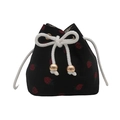 Bolso tipo saco de pana negra con estampados de fresas y cordón con cuentas doradas - Negro fresa