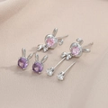 Détail de l'ensemble boucles d'oreilles lapin avec zircons violets et roses sur satin - Lot de 3 paires / Argenté