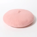 Detailweergave van de zachte roze wollen vilten baret met klassieke steel en textuur - Eén maat / Roze