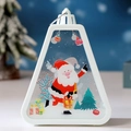Detailansicht einer weißen Weihnachtslaterne mit Weihnachtsmann-Motiv und LED-Licht - Weißer Weihnachtsmann