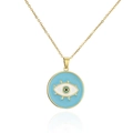 Nahaufnahme des blauen Evil Eye Anhängers an einer feinen vergoldeten Gliederkette - 20865-Dunkelblaues Emaille / Dunkelblau