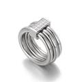 Anillo de plata de cinco bandas con un eslabón rectangular con pavé de circonitas - US 6 / Color Acero (KR36005-K)