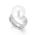 Eleganter minimalistischer Ring mit weißer Perle und gehämmertem Silberband - US 6 / Stahlfarbe