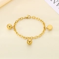 Detalle de pulsera de acero de titanio chapado en oro 18K con cuentas y cierre de langosta - Estilo de 3 Bolas Doradas (KB45102-Z)