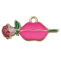 Pendentif en émail avec lèvres roses et rose rouge pour bijoux DIY avec bordure dorée - 13x30mm / Lèvres Roses Mordant une Rose