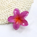 Pince à cheveux fleur de frangipanier 8cm avec dégradé violet et finition résine - Rose rouge