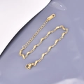 Elegante bracciale in acciaio al titanio dorato con maglie geometriche a forma di fagiolo - Oro 18K