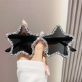 Lunettes de soleil noires en forme d'étoile avec strass blancs autour du cadre - Verres noirs avec strass blancs