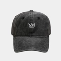 Détail de la broderie couronne blanche sur casquette de baseball en denim gris - Noir