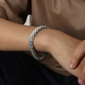 Bracciale a catena minimalista in acciaio al titanio argento indossato da uomo - Twill Pattern Watch Clasp / Color Acciaio