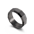 Anello da uomo 8mm in acciaio inossidabile nero spazzolato con bordi sfaccettati - US 10 / Canna Di Fucile