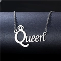 Collier lettre Queen avec couronne en acier inoxydable poli pour femmes argenté - Style Queen Couronne (XL225)