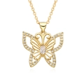 Elegante collar con colgante de mariposa dorada y circonitas sobre fondo blanco - Mariposa de Circonia Hueca