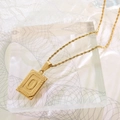 Collana minimalista in titanio placcato oro 18 carati con ciondolo rettangolare lettera O - Lettera O Oro