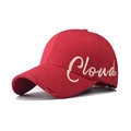Dettaglio del cappellino da baseball vintage in cotone rosso con ricamo Cloud - Rosso