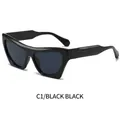 Occhiali da sole cat-eye moderni con montatura nera larga e lenti grigio scuro, C1 - Montatura Nera Lenti Grigio Nero