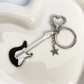 Porte-clés guitare style Y2K punk avec pendentif étoile et mousqueton cœur pour sac - Porte-clés Guitare / Noir