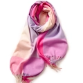Sciarpa a quadri rosa e viola con eleganti frange su sfondo bianco in stile raffinato - 180cm / Rosa Rossa
