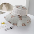 Dettaglio della fascia in rete traspirante e stampe di orsi sul cappello da bambino - 54cm / Verde