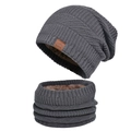 Conjunto de gorro y bufanda de punto gris oscuro con forro polar y etiqueta de cuero - Conjunto de 2 Piezas (Gorro + Bufanda) / Gris