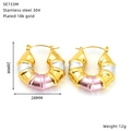 Technical view of 28mm 18k gold plated stainless steel hoop earrings with size and weight specs - Tricolor Bamboo Style (SE733M)
