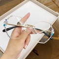 Lunettes de soleil sans monture surdimensionnées avec cristaux colorés et fleurs - Blanc Clair