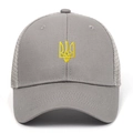 Graue Mesh Trucker Cap mit gelber Stickerei des ukrainischen Wappens auf der Front - 6-Panel Mesh Grau
